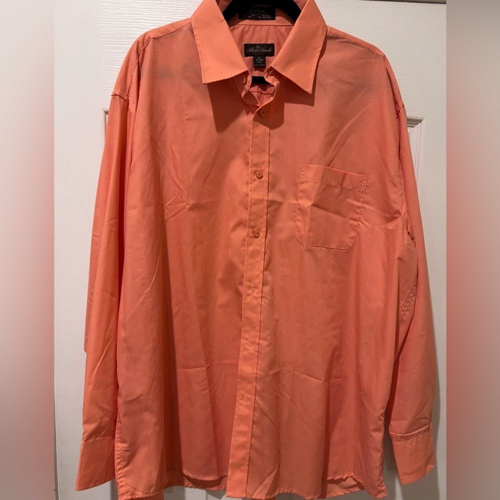 Alberto Danelli Men’s Spread collar dress shirt.